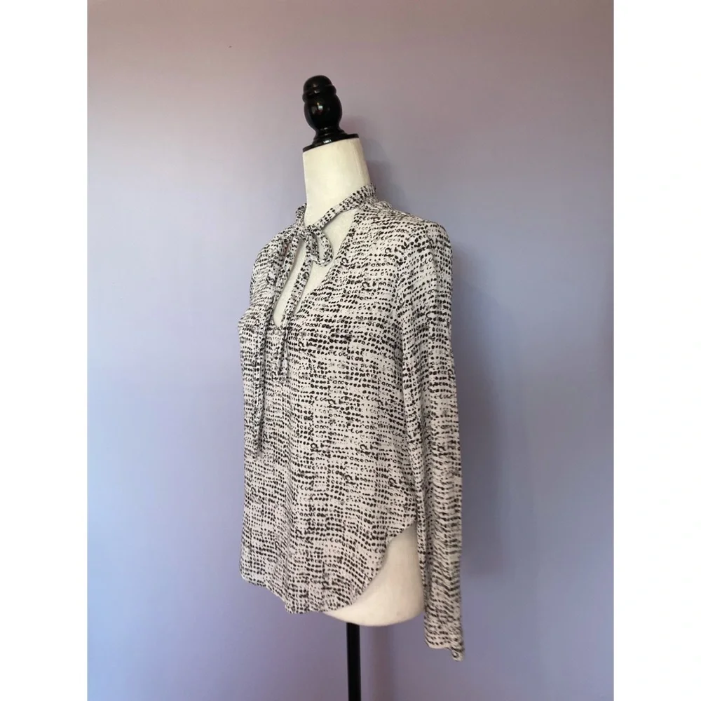 Anthropologie Cloth & Stone tie neck blouse - Picture 5 of 6